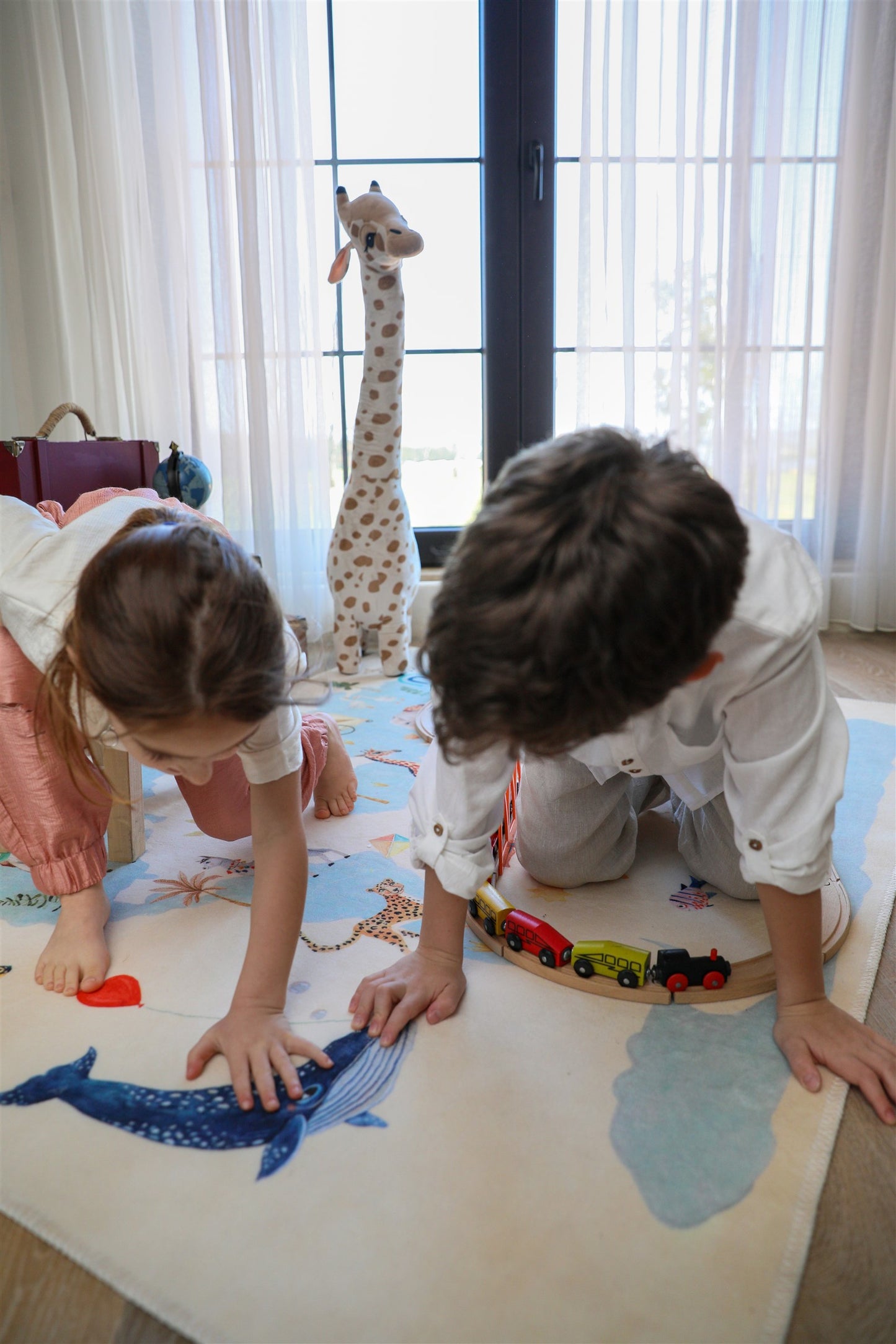 world map carpet for kids. world map rug for kids room. Machine washable and nontoxic rug