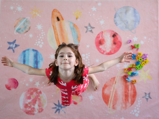 Hueppi Give Me Some Space Pink washable children's rug