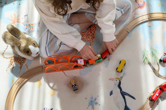 Hueppi flat-woven washable kids rug in a play space