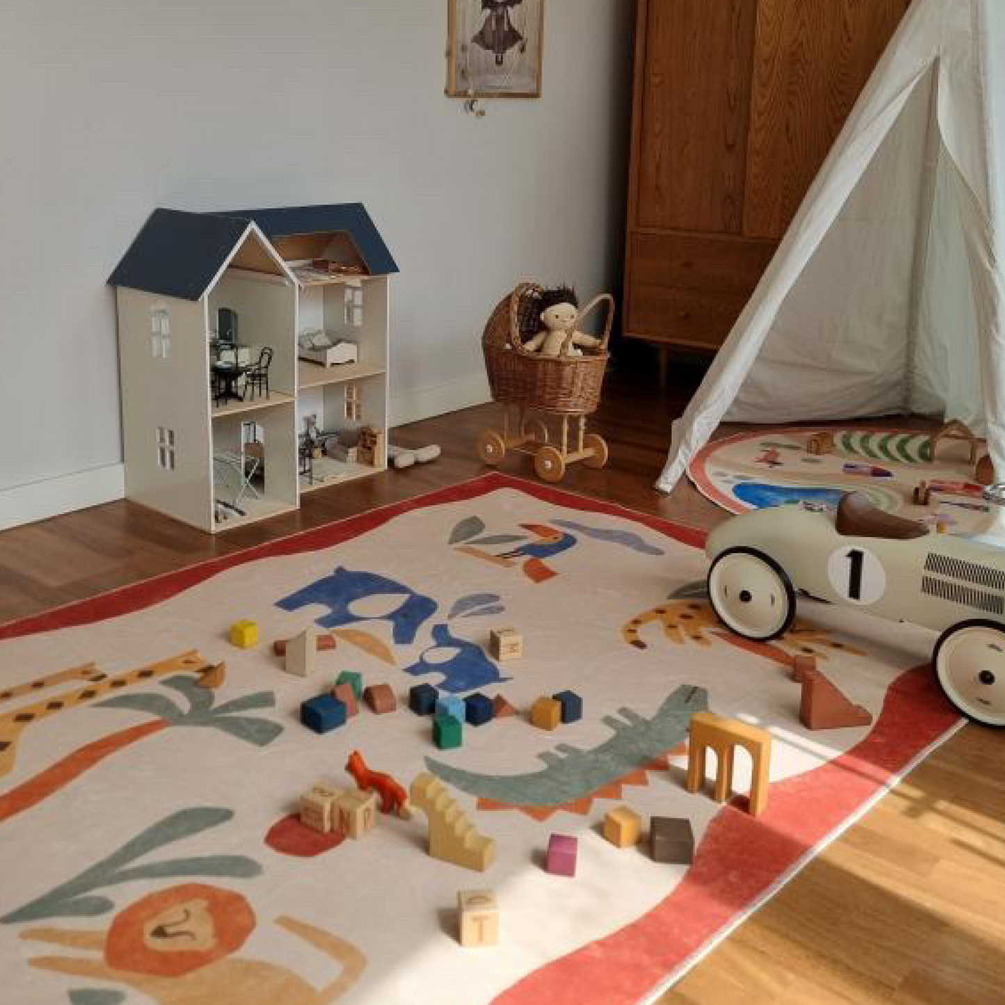 TAILS AND TRAILS SAFARI RUG