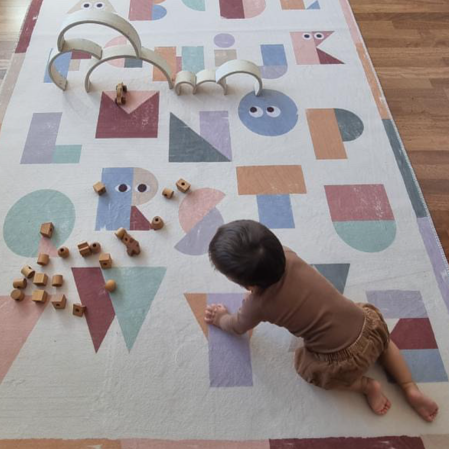 SPELL THE FUN ALPHABET RUG - ROUND