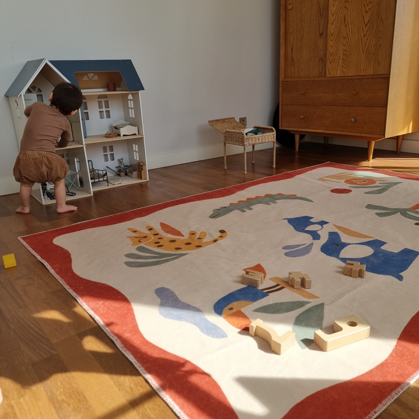 TAILS AND TRAILS SAFARI RUG